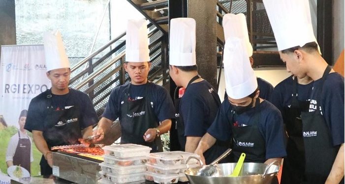 Santri RGI Yogyakarta Masak dan Bagikan Makanan Gratis untuk Pedagang di Malioboro