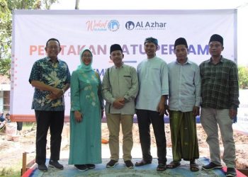 LAZ Al Azhar Bersama Donatur Lakukan Peletakan Batu Pertama Masjid di Desa Ciomas
