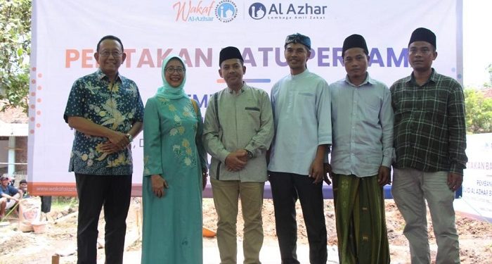 LAZ Al Azhar Bersama Donatur Lakukan Peletakan Batu Pertama Masjid di Desa Ciomas