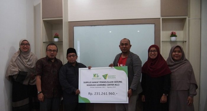Khadijah Learning Center Serahkan Surplus Wakaf Produktif