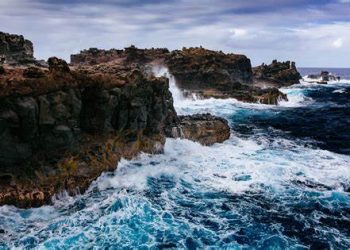 Antara Menjadi Karang atau Buih