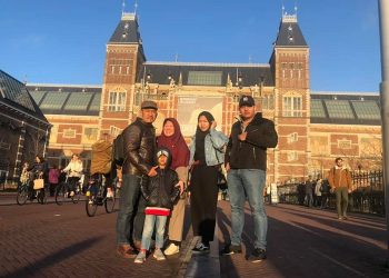 Jalan-jalan Keluarga ke Negeri Barat