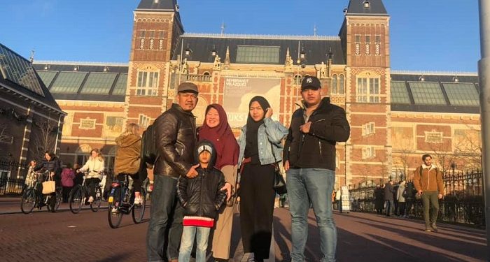 Jalan-jalan Keluarga ke Negeri Barat