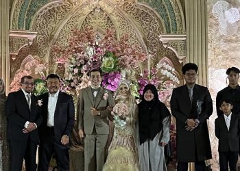 Kain Seragam Pernikahan