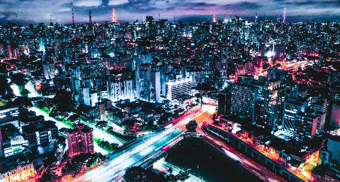 Siapakah yang menyelamatkan dari berbagai bencana di darat dan laut?