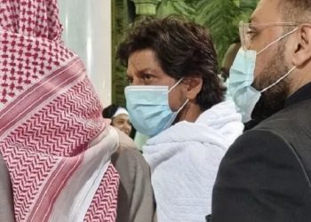 Potret Shah Rukh Khan Jalani Ibadah Umrah