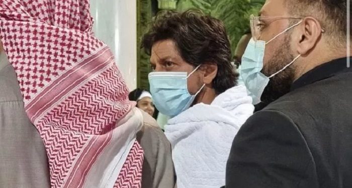 Potret Shah Rukh Khan Jalani Ibadah Umrah