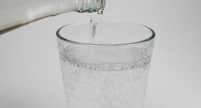 Manfaat Minum Air Mineral Saat Hamil, Baik untuk Bunda dan Janin