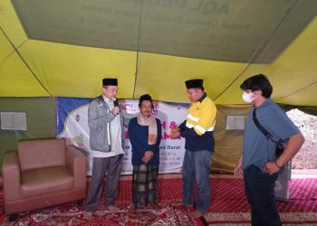 Kunjungi Penyintas Gempa Cianjur, Ustaz Bachtiar Nasir Resmikan Masjid Darurat AQL Peduli