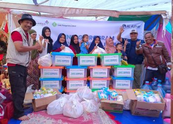 340 Warga Pacet Cianjur Dapat Bantuan Logistik dari LAZ Al Azhar dan Permata Syariah
