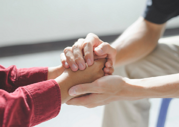 Pertolongan Pertama untuk Seseorang yang Mengalami Guncangan Mental