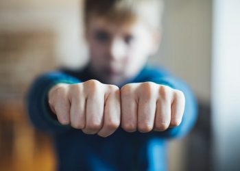 Kenali Tanda-Tanda Remaja Alami Conduct Disorder