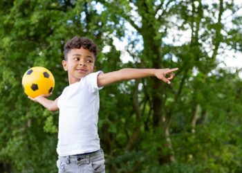 Kenali Alasan Balita Sering Melempar Barang