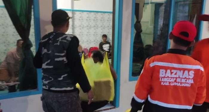 BAZNAS Distribusikan Makanan Siap Saji untuk Warga Terdampak Erupsi Semeru