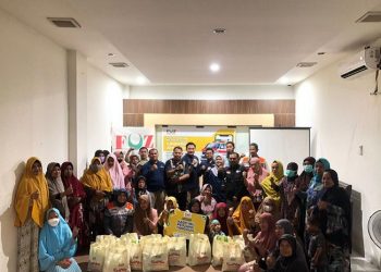 Peringati Hari Ibu, LAZ Al Azhar Sulsel dan FOZ Bagikan Kado untuk Ibu Pejuang Tangguh dan Launching Ambulance Gratis