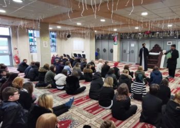 Masjid Blackburn Menyambut Santri Darwen School untuk Interfaith Session