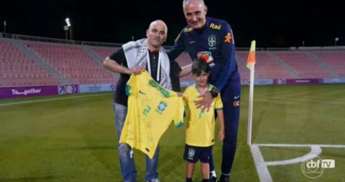 Pemuda Palestina Ini Dipuji karena Membantu Cucu Pelatih Brazil