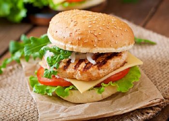 Resep Chicken Burger, Ide Camilan buat Nonton Piala Dunia