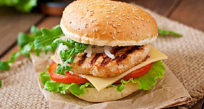 Resep Chicken Burger, Ide Camilan buat Nonton Piala Dunia