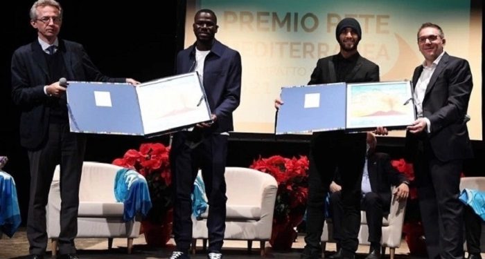 Pesepakbola Senegal Kalidou Koulibaly Menyentuh Hati Para Tunawisma karena Donasinya