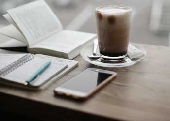 Psikologi Populer: Yuk Simak Arti Kata Flexing, Ruminasi, Narsistik hingga FOMO