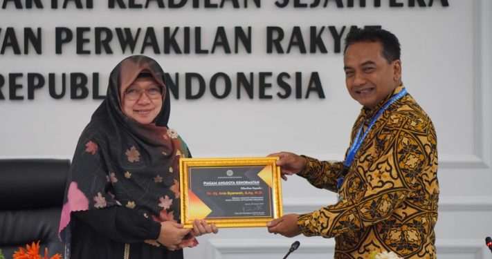 IROPIN Bagikan 50 Ribu Kacamata Gratis untuk Warga dengan Gangguan Penglihatan