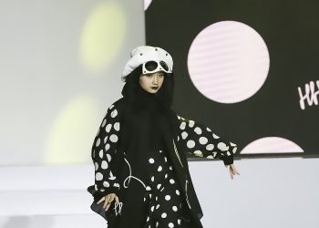 Desainer Hannie Hananto Tampilkan One Line Art Bertema Perempuan dalam Jakarta Fashion Trend 2023