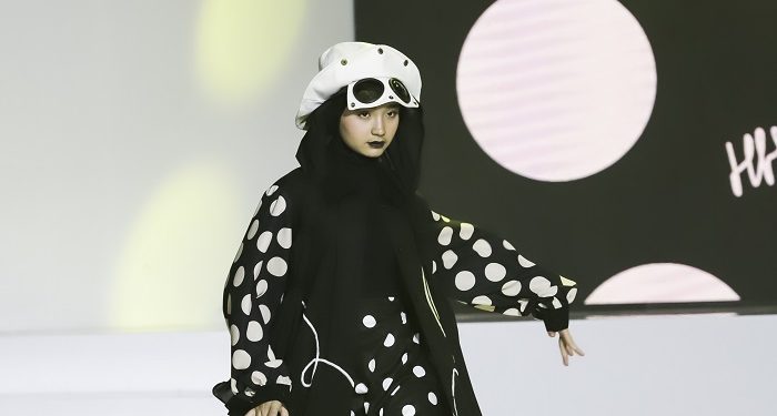 Desainer Hannie Hananto Tampilkan One Line Art Bertema Perempuan dalam Jakarta Fashion Trend 2023