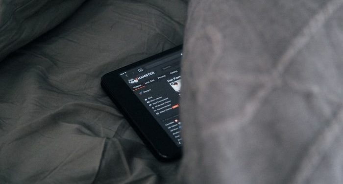 Bagaimana Mengatasi Pornografi dan Seks Bebas pada Remaja?