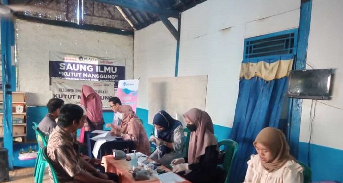 Pengurus Bank Sampah dan Rintisan Amal Bunda Gelar Pengobatan Gratis