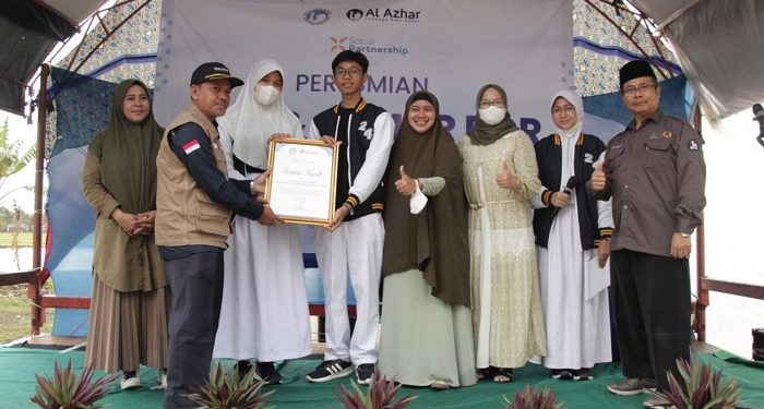 LAZ Al Azhar dan SMPI Al Azhar 8 Kemang Pratama Resmikan Sumur Bor di Desa Tanah Baru