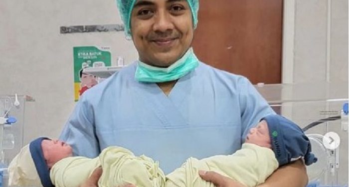 Barakallah, Ustaz Riza Muhammad Punya Bayi Kembar Laki-laki