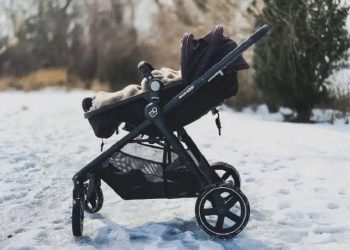 Para Ibu Skandinavia Biasa Membiarkan Bayi Mereka di Stroller untuk Tidur Siang