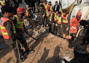 Sebanyak 100 Korban Tewas dalam Serangan Bom Bunuh Diri di Masjid Pakistan