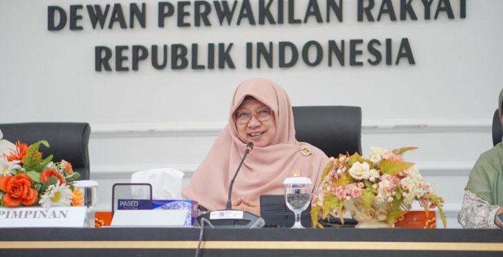 Anis Byarwati Serahkan Bantuan Advokasi Program Sosial Bank Indonesia