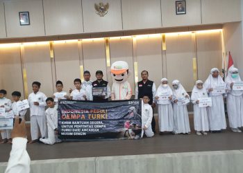 SD Luqman Hakim Surabaya Serahkan Rp34 Juta untuk Donasi Gempa Turkiye ke Laznas BMH