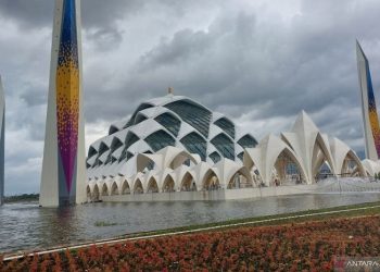 Para Orangtua Perlu Waspada! Seorang Anak Usia 4 Tahun Jatuh dari Lantai 2 Masjid Al Jabbar Bandung