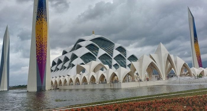 Para Orangtua Perlu Waspada! Seorang Anak Usia 4 Tahun Jatuh dari Lantai 2 Masjid Al Jabbar Bandung