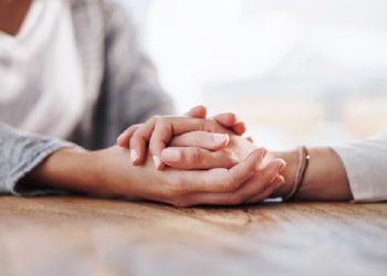 Mendengarkan Curhat Orang Lain Saat Diri Sendiri Banyak Masalah