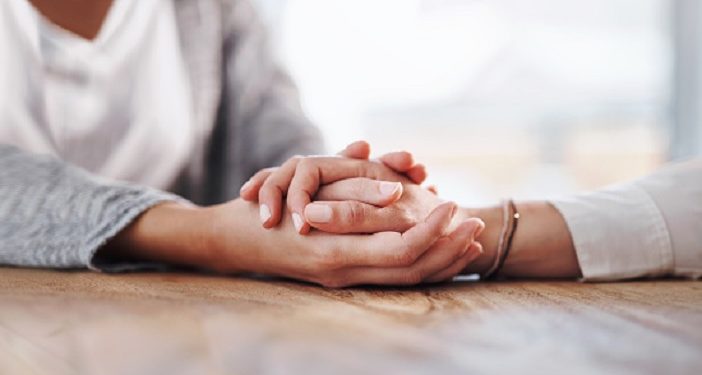 Mendengarkan Curhat Orang Lain Saat Diri Sendiri Banyak Masalah