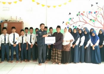 LAZ Al Azhar Salurkan Beasiswa Pendidikan untuk Yatim Duafa di Jabodetabek