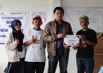 Tularkan Kebahagiaan, Ajak Anak-anak Penyintas Gempa Cianjur Melukis Bersama
