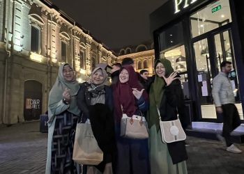 Membawa Staf Keluar Negeri