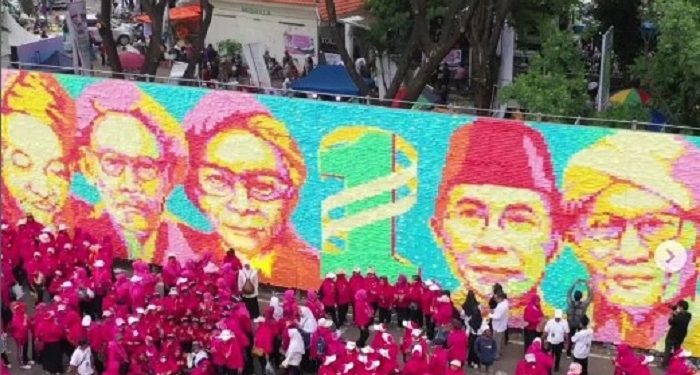 PP Fatayat NU Meriahkan Satu Abad Nahdlatul Ulama dengan Membentuk 5 Wajah Tokoh dari Sticky Note