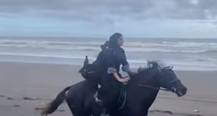 Deretan Selebritis yang Menekuni Hobi Berkuda