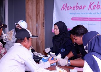 Yayasan Amal Bunda Berikan Pelayanan Kesehatan dan Sembako Gratis untuk Warga Kampung Laut