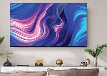 Menonton tv momen terbaik berkumpul bersama keluarga