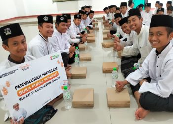 BMH Jatim Bagikan Paket Berbuka Puasa untuk Para Santri Penghafal Al-Qur'an