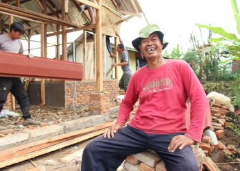 Rumahnya Hancur Dihantam Gempa, Pak Iim Siap Sambut Ramadan di Rusli yang Nyaman