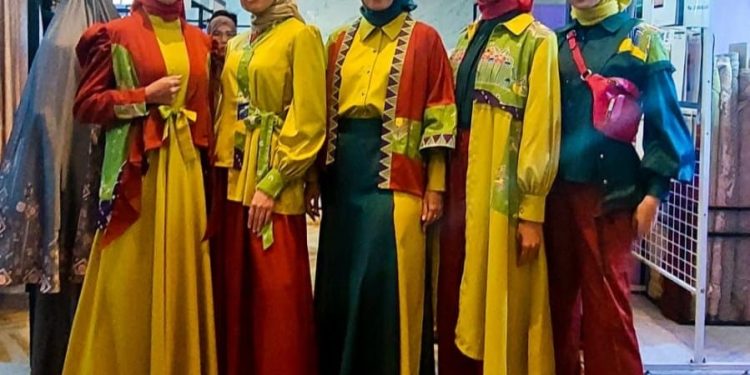 Indriya R. Dani Keluarkan Koleksi IRD Batik Motif KeUlamaan pada Ajang MUFFEST+ 2023